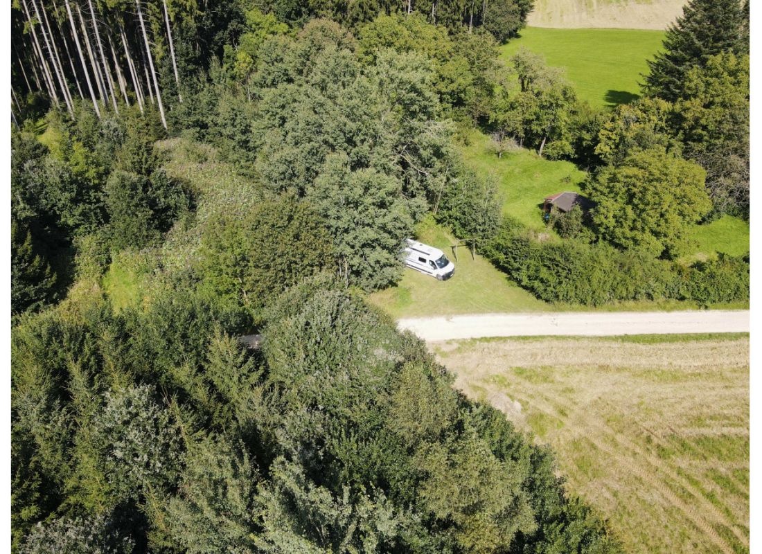 Waldgrundstück mit Schaukel und Ausblick — Sp. parking dla kamperów in Kirchdorf an der Amper