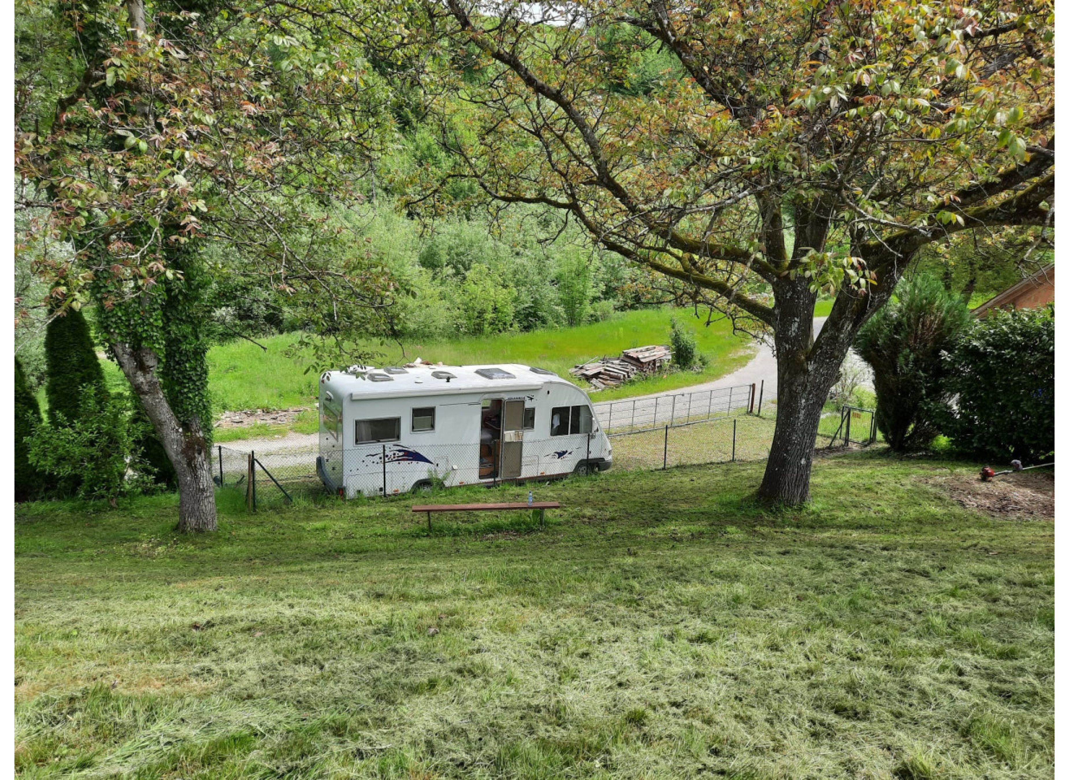 Naturidyll nahe des Bodensees an einem Bach umgeben von Obstwiesen — Sítio para autocaravanas in Lindau