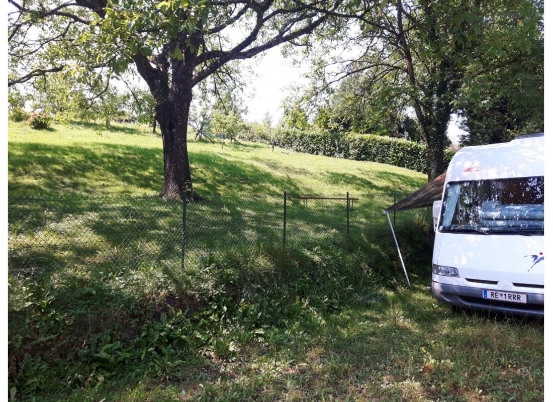 Naturidyll nahe des Bodensees an einem Bach umgeben von Obstwiesen — Bobilplass in Lindau