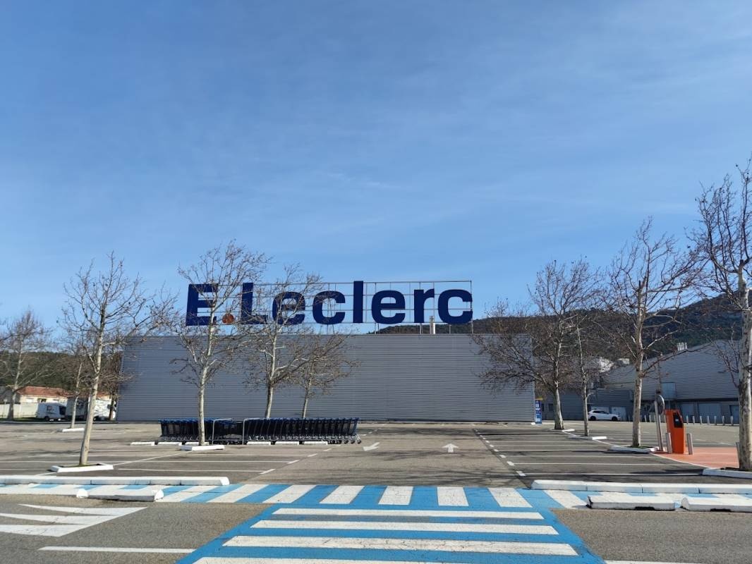 Rue Charles Autran — Area Autocaravanas in Bollène