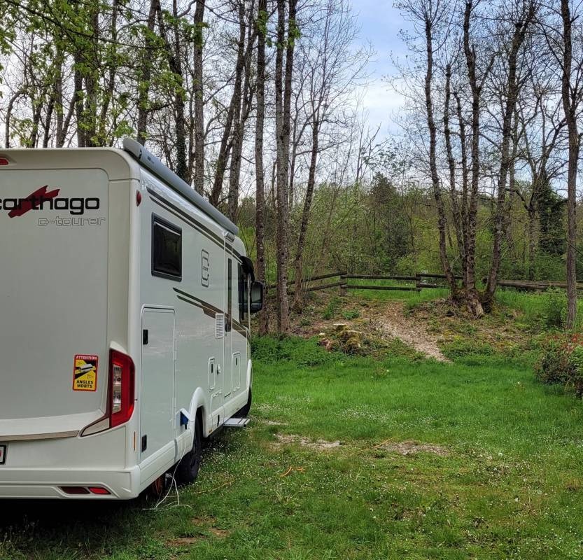 Camping Municipal — Campingplatz in Sainte-Marie-sur-Ouche