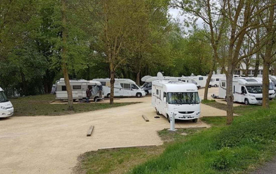 Stellplatz Camping-Car Park Saumur — Ställplats in Saumur