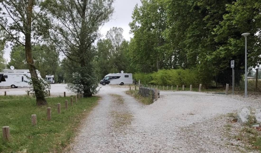 Stellplatz Bram — Sp. parking dla kamperów in Bram