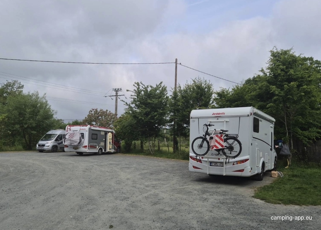 Stellplatz Luant — Karavan Sitesi in Luant