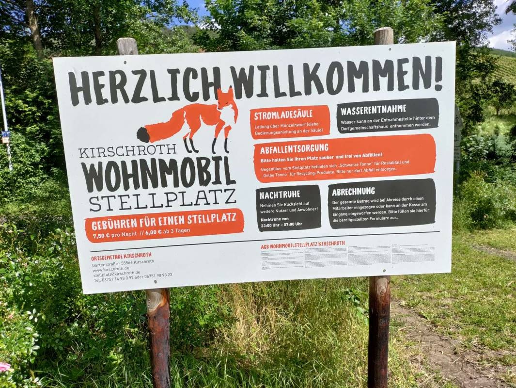 Gemeindehaus — Camperplaats in Kirschroth