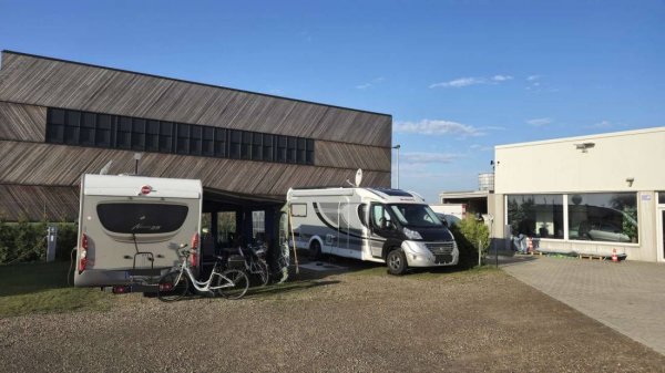 Wohnmobilhafen am Schaufenster — Foto 3