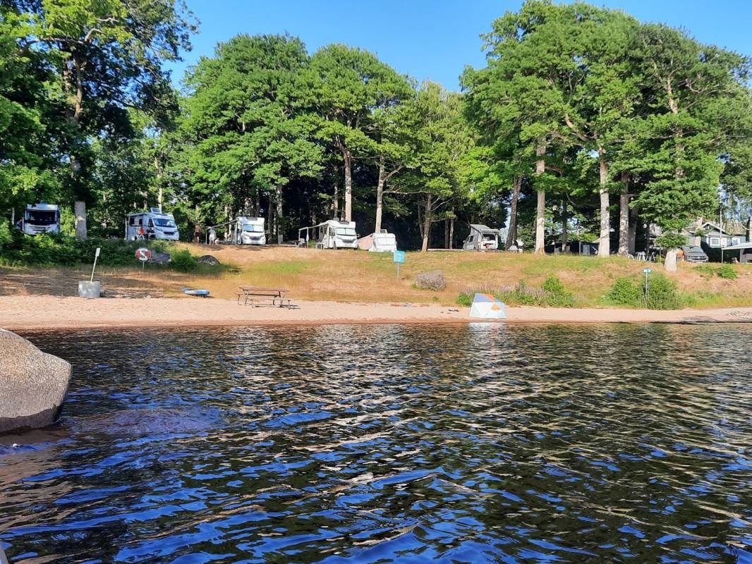 Bolmsö Ställplats & Hytter — Campingplats in Bolmsö kyrkby