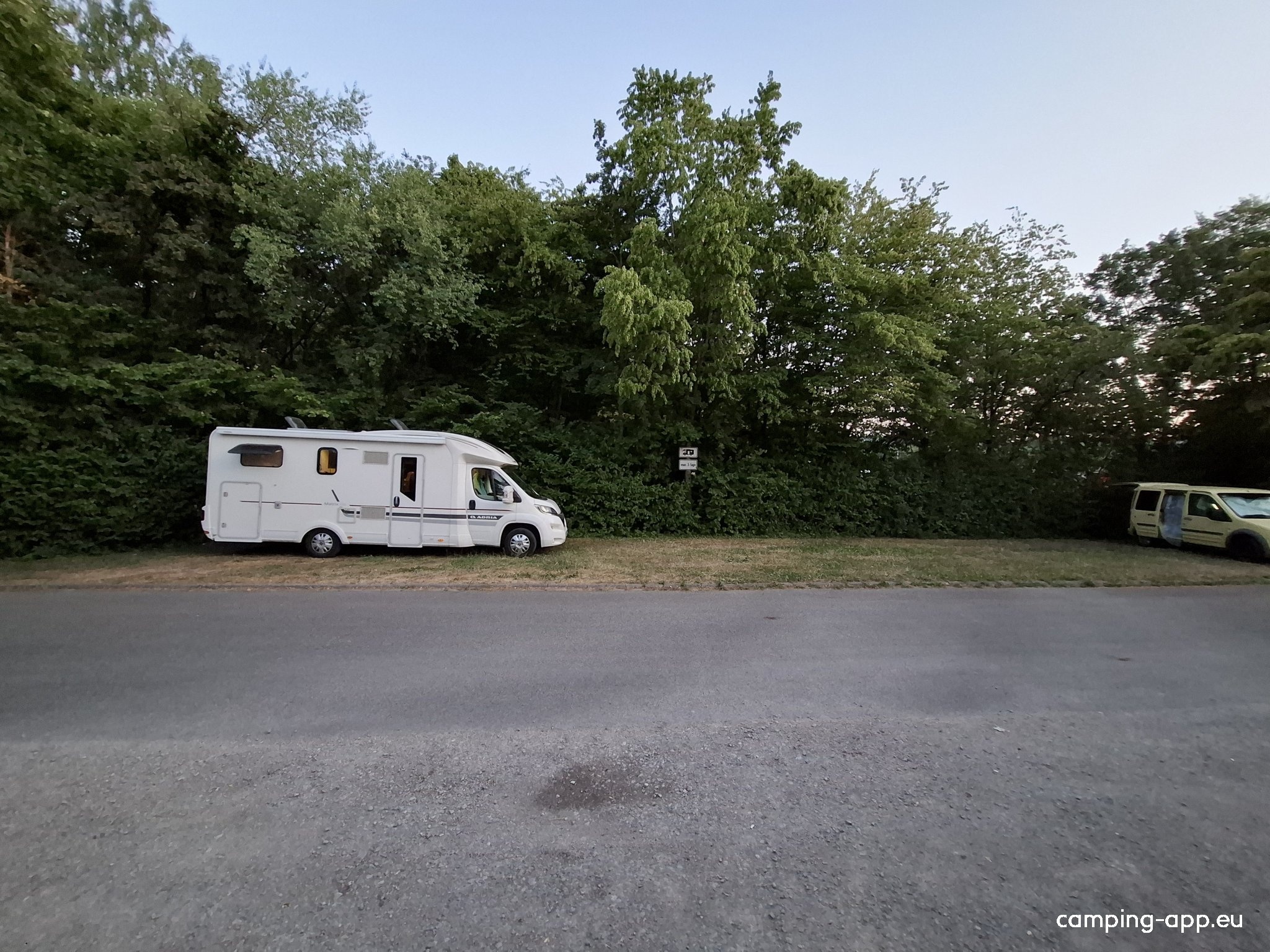 Neuhof Eisweiher — Aire camping car in Neuhof an der Zenn