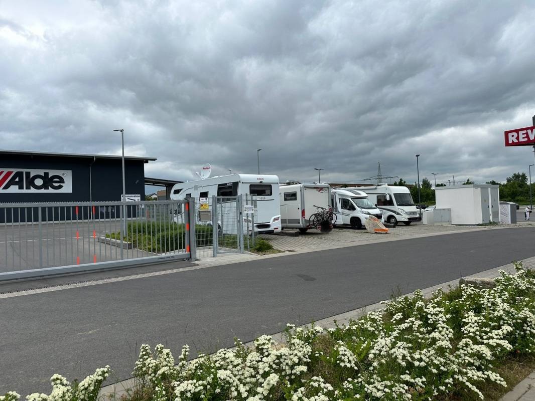 Stellplatz am Alde Sevicecenter — 露营车营地 in Euerbach