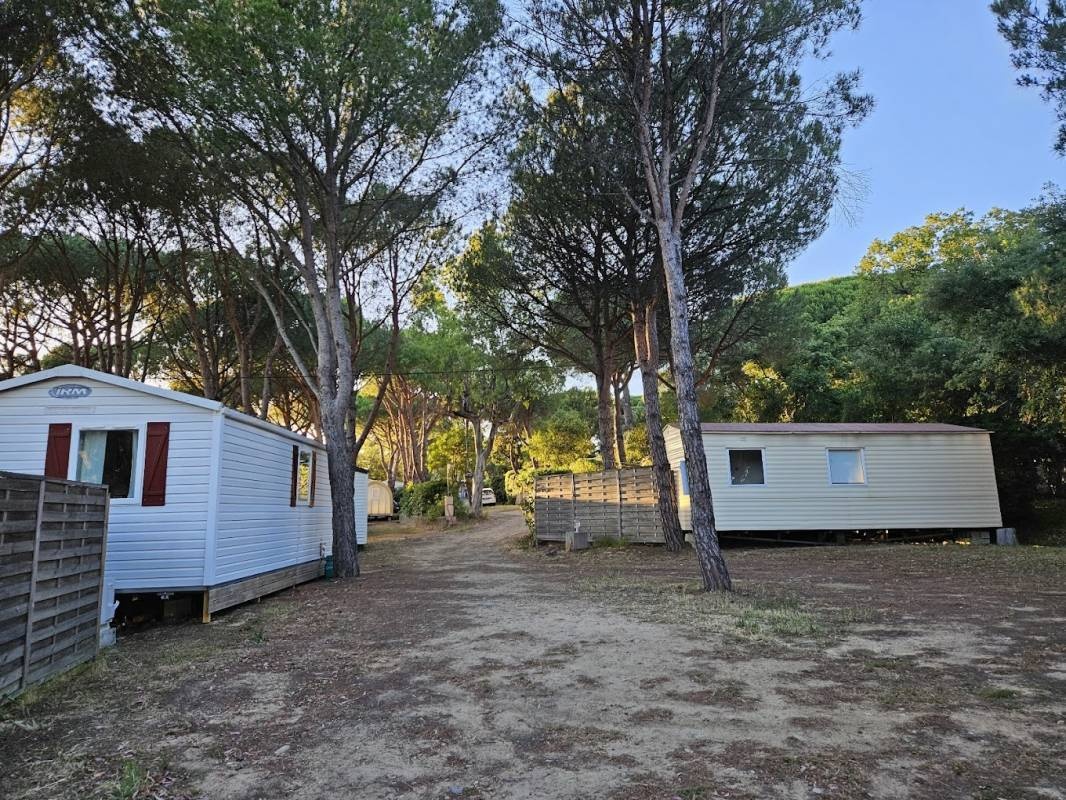 Camping les tours de pinet — Kamp yeri in Ramatuelle