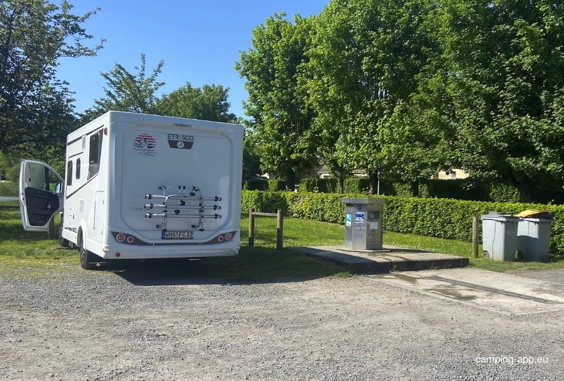 Stellplatz Neuilly Saint Front — Stellplatz in Neuilly-Saint-Front