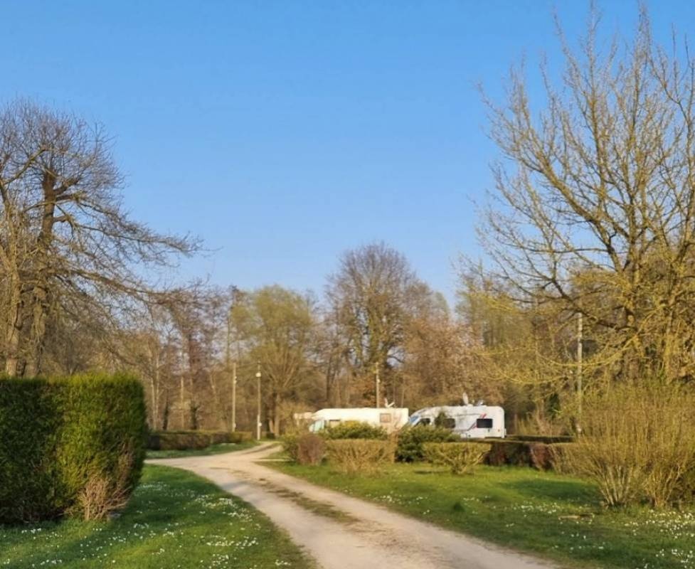 Stellplatz Souppes-sur-Loing — Karavan Sitesi in Souppes-sur-Loing