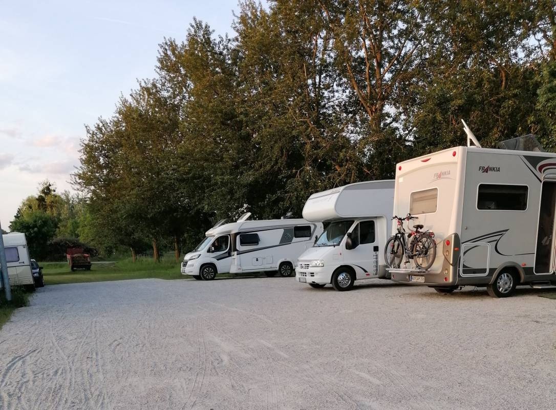 Ausweich - Stellplatz Dingolfing — Bobilplass in Dingolfing