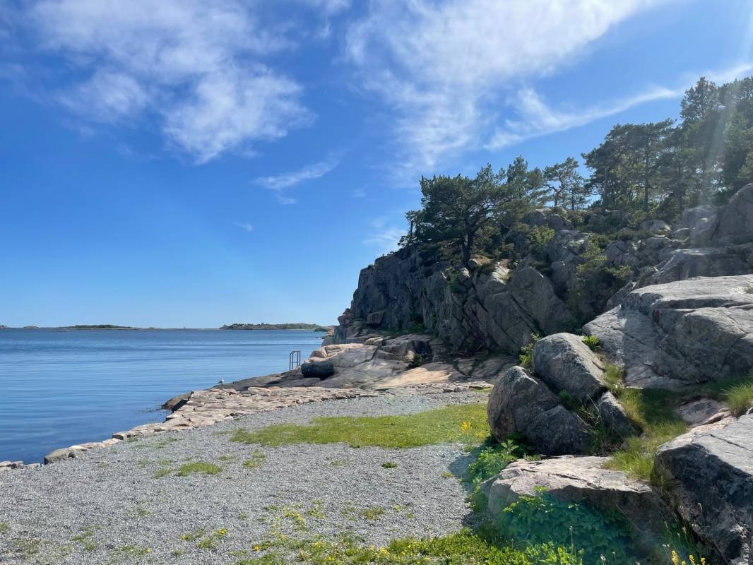 Risøy Folkehøyskole — Camperplads in Risøyhamn