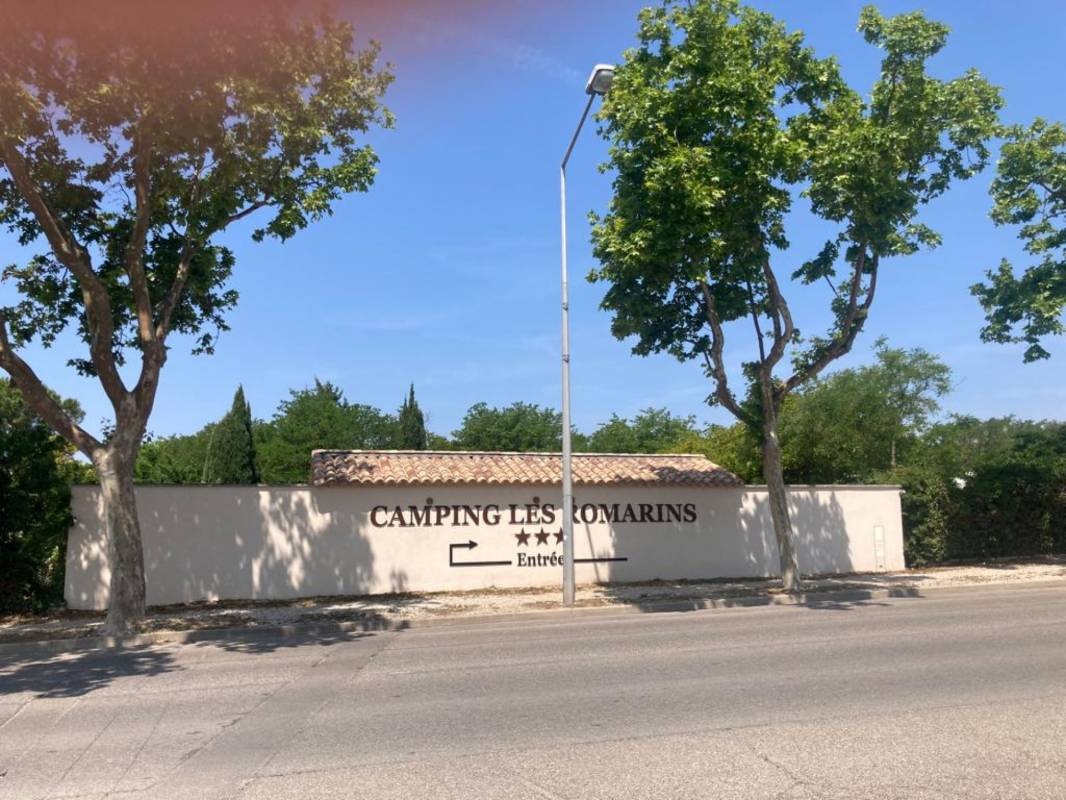 Les Romarins* Route de Saint Remy — Campingplats in Maussane-les-Alpilles