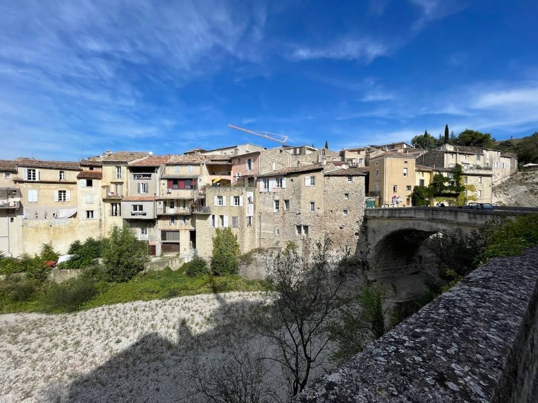 Stellplatz Vaison-la-Romaine — Area Autocaravanas in Vaison-la-Romaine