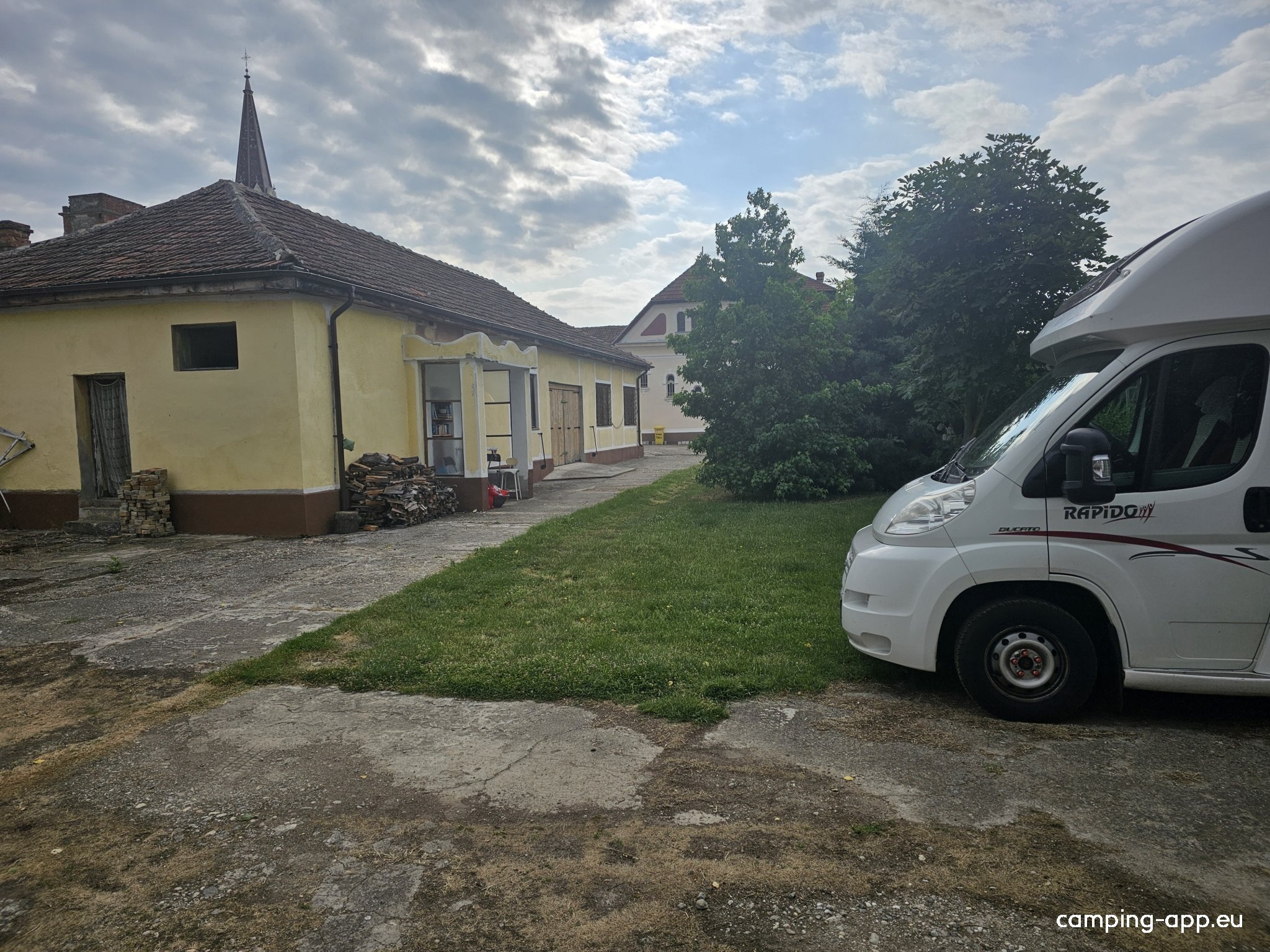 Casa Ferch — Aire camping car in Deta