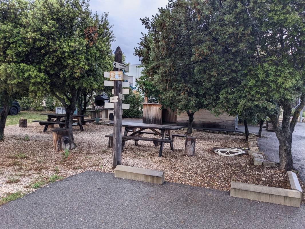 Stellplatz Les Hautes Garrigues — Ställplats in Villars
