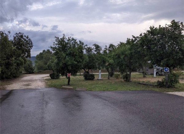 WoMo Stellplatz Les Hautes Garrigues — Photo 2
