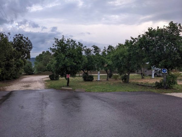 WoMo Stellplatz Les Hautes Garrigues — Photo 4