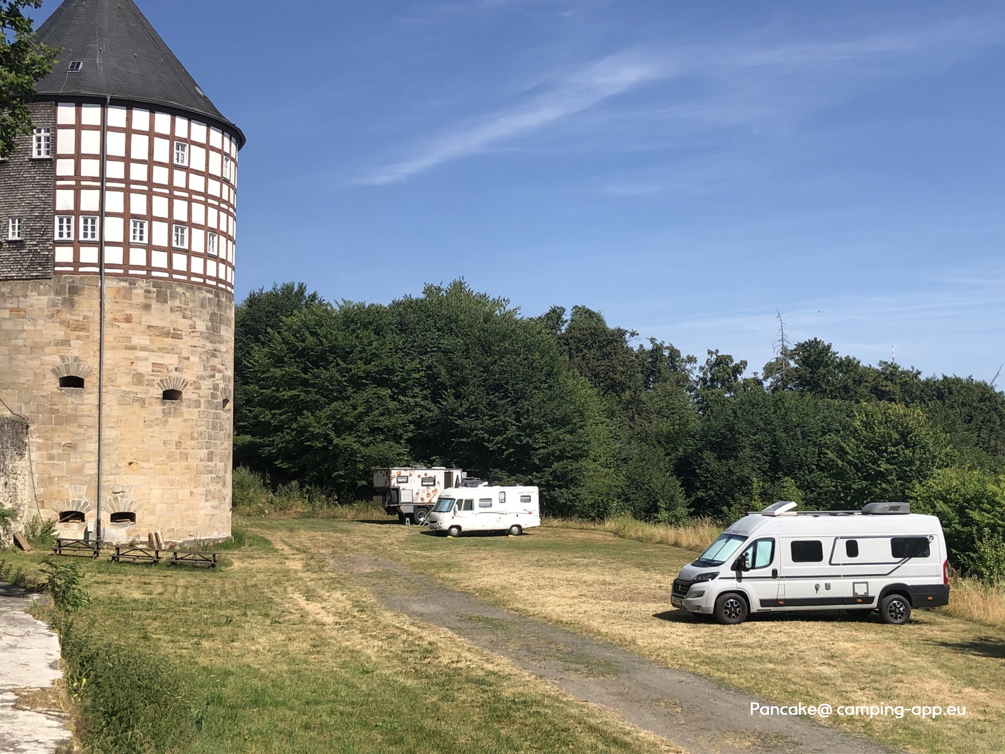 Stellplatz Burg Herzberg — Sítio para autocaravanas in Breitenbach am Herzberg