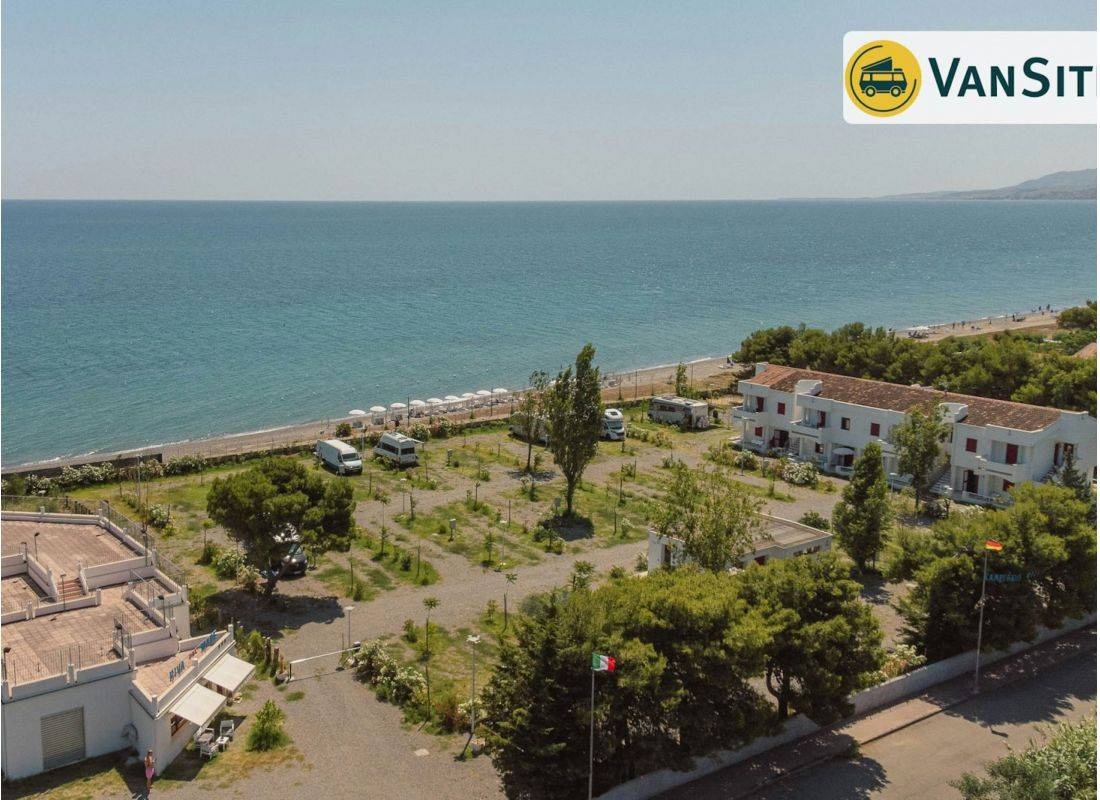 Riva del Mare Campeggio-Villaggio — Sp. parking dla kamperów in San Giacomo-marinella