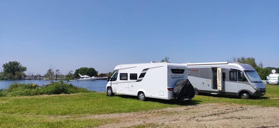 Hatenboer Camping Jachthaven — Campingplatz in Roermond