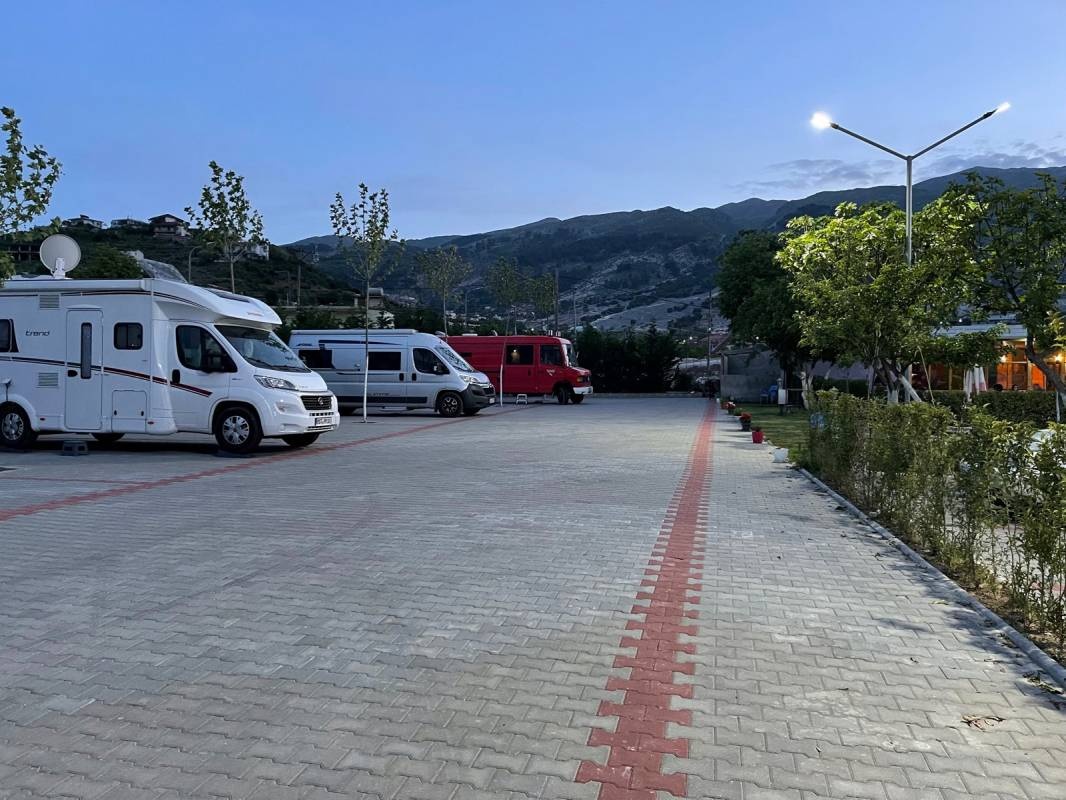 Ora RV Camping — Bobilplass in Gjirokaster