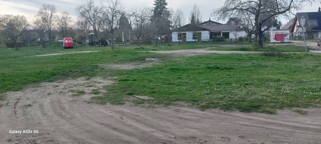 Parkplatz am Waldschwimmbad — Estacionamento público in Rüsselsheim am Main
