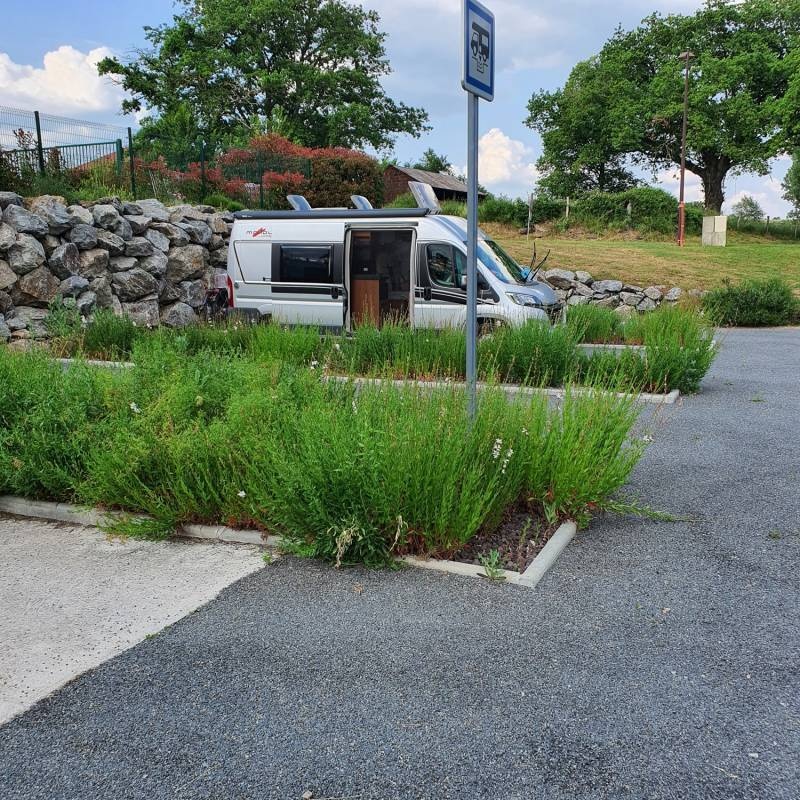 Stellplatz Verneix — Ställplats in Verneix