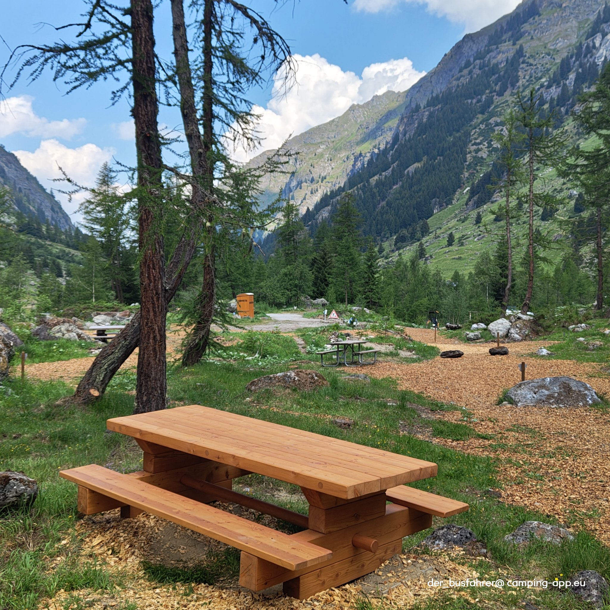 Camping Forêt des Mélèzes & Village Sioux — Kemp in Fionnay