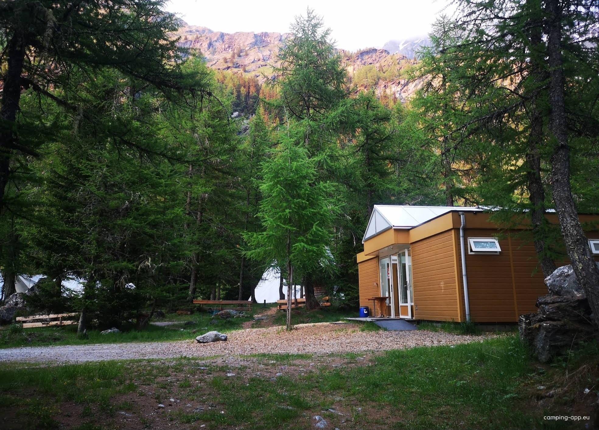 Camping Forêt des Mélèzes & Village Sioux — Area da campeggio in Fionnay