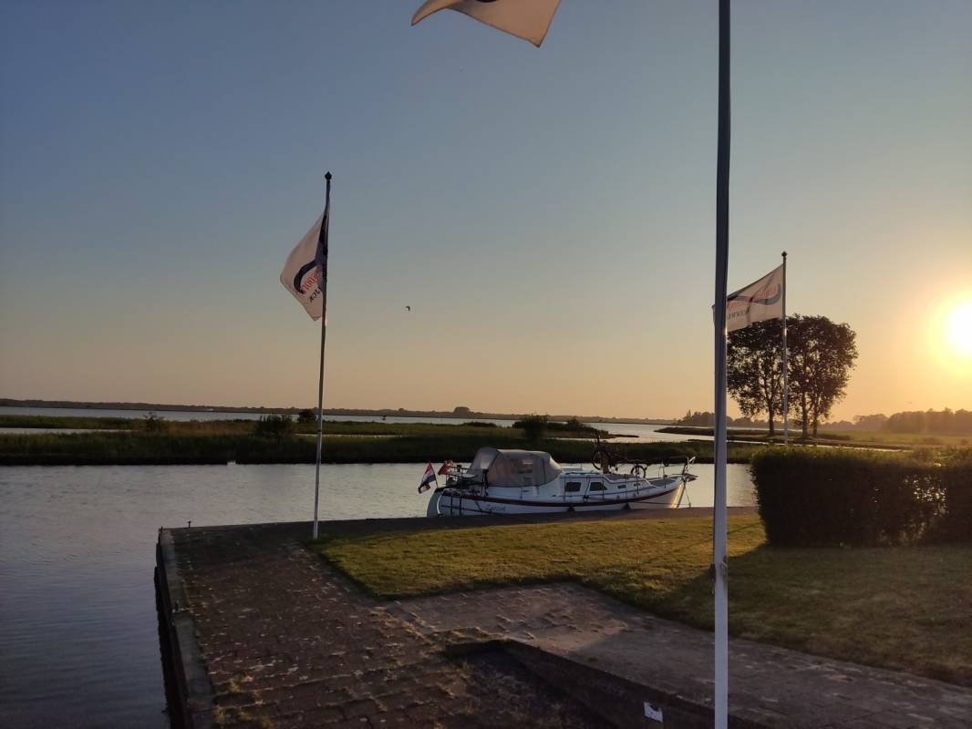 bij de Yachthaven — Karavan Sitesi in Kropswolde