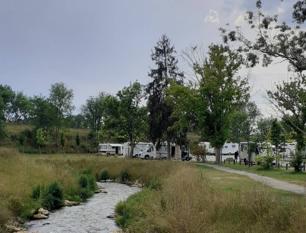 Aire de camping-car de Coutras — Camperplaats in Coutras