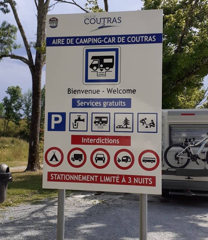 Aire de camping-car de Coutras — Stellplatz in Coutras