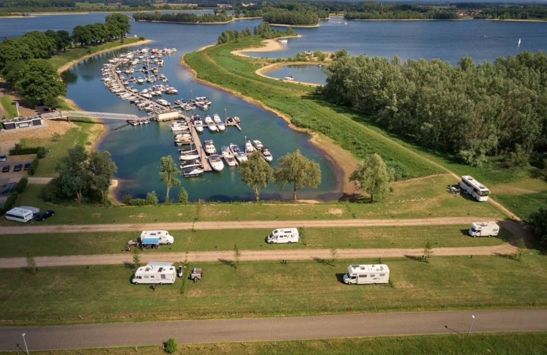 Rekreatiepark De Veerstal — Місце для кемперів in Lathum