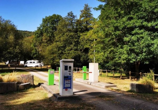 WoMo Stellplatz Forgès — Foto 2