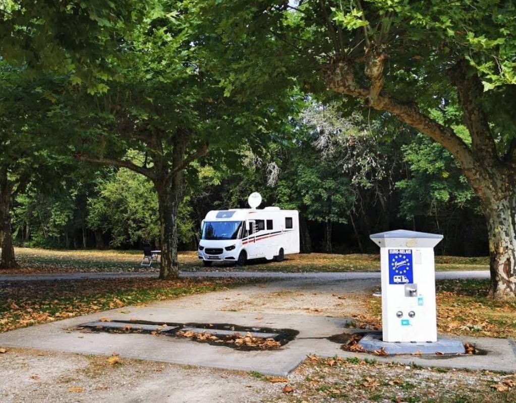 WoMo Stellplatz Forgès — Area Autocaravanas in Forgès