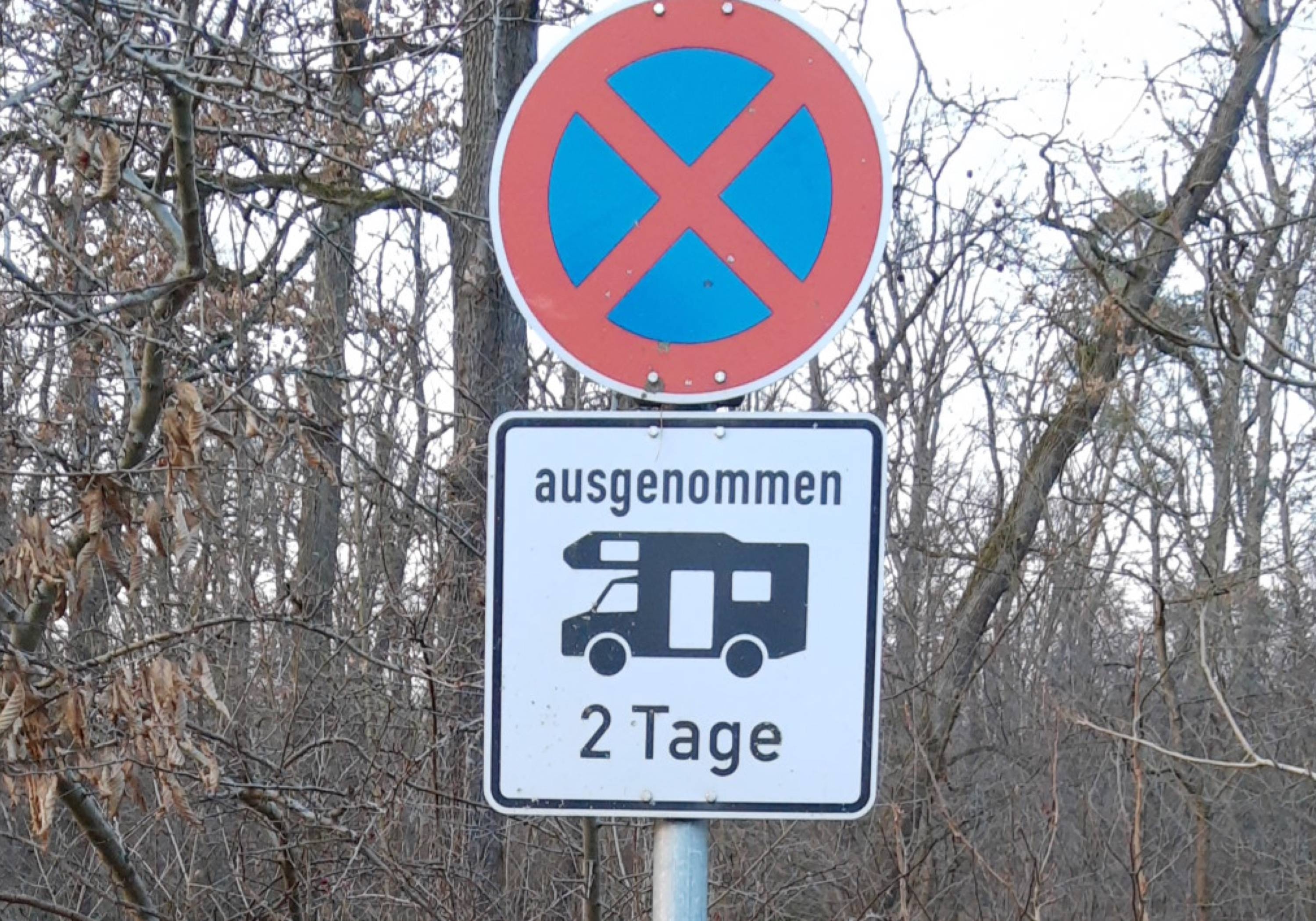 Übernachtungsparkplatz am Vogelplark Viernheim — Estacionamento noturno in Viernheim