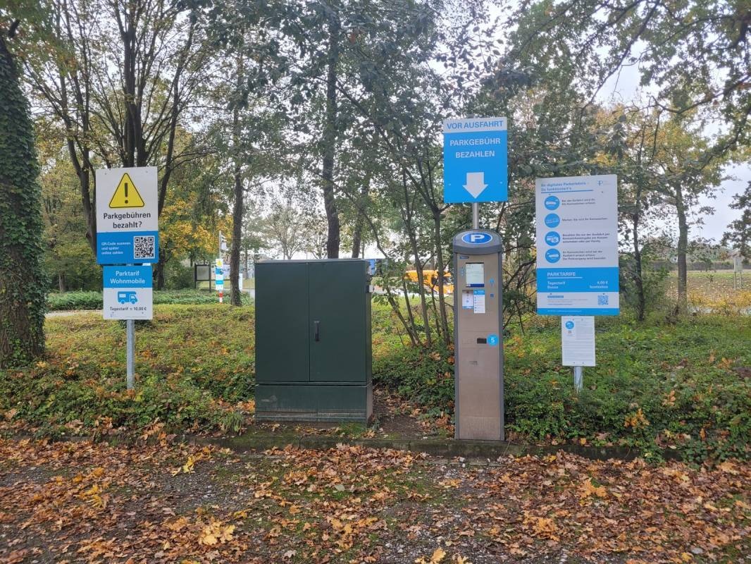 Wohnmobilparkplatz Allwetterzoo — Місце для кемперів in Münster