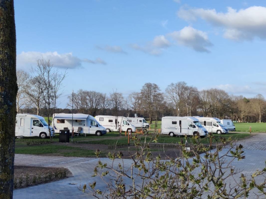 Camperplaats Sploder Stea — Sítio para autocaravanas in Holten