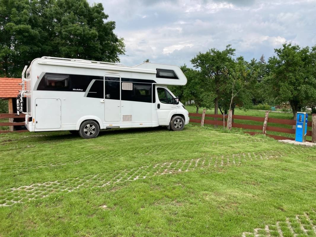 Camper stop Balatonudvari — Bobilplass in Balatonudvari
