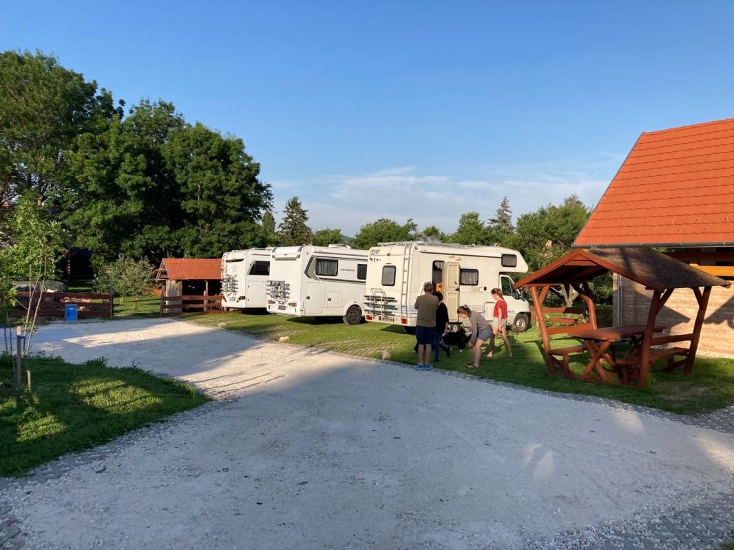 Camper stop Balatonudvari — Campervan Site in Balatonudvari
