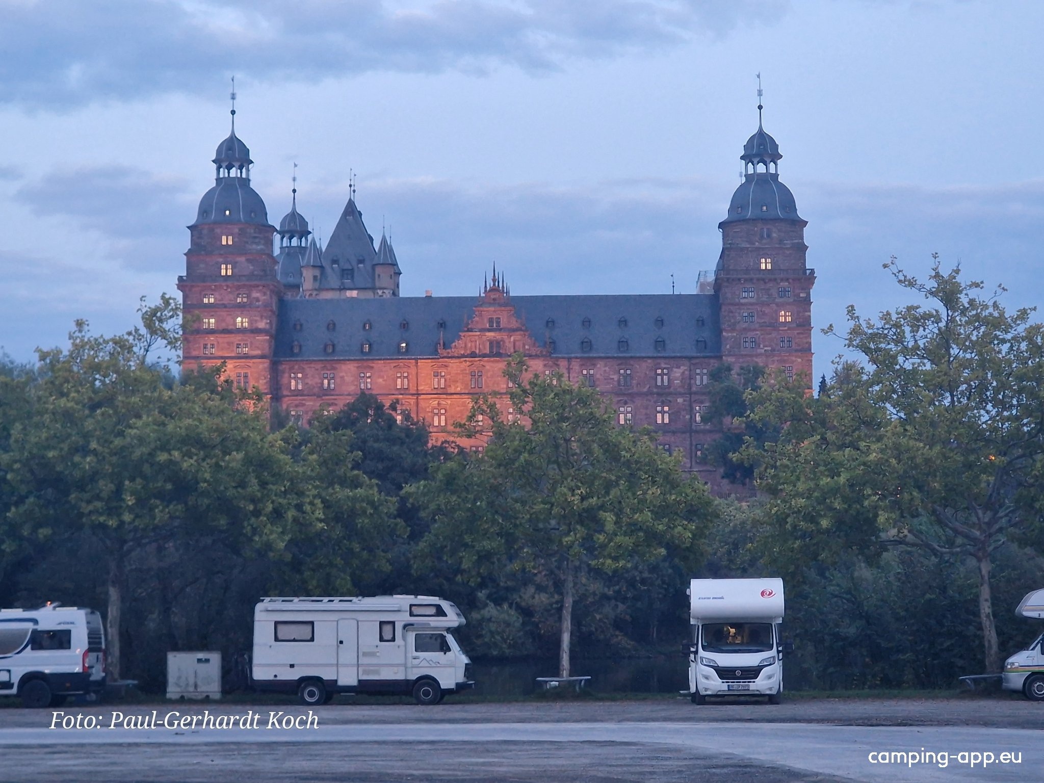 Stellplatz am Mainufer Aschaffenburg — Area Autocaravanas in Aschaffenburg-Nilkheim