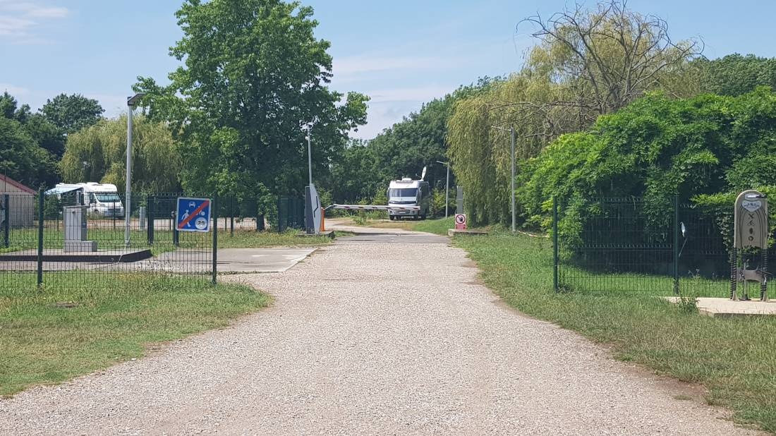 Aire communale de camping-cars de Lamarque — Area di sosta in Lamarque