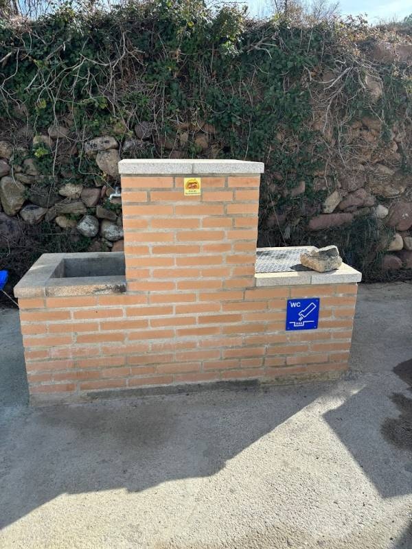 Partida Villarroya — Camperplaats in Montán