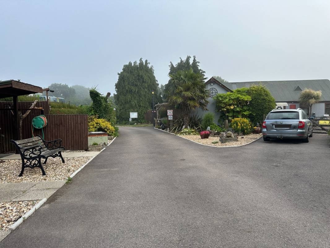 The Chequers Caravan Park — Campingplats in Dover 