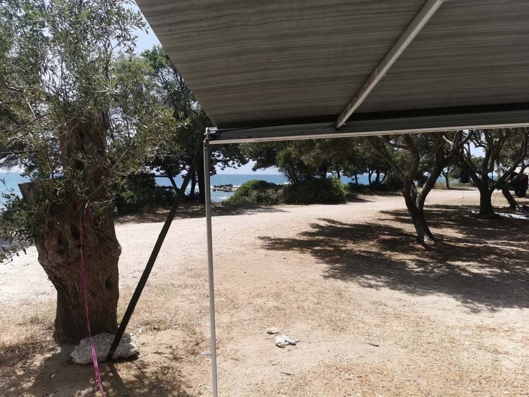 Camping Nissos — Sítio de acampamento in Kastrosikia