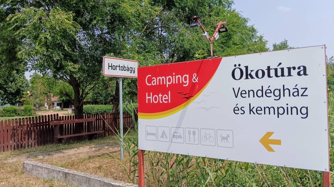 Ökotúra Vendégház** és Kemping** — Aire camping car in Hortobágy