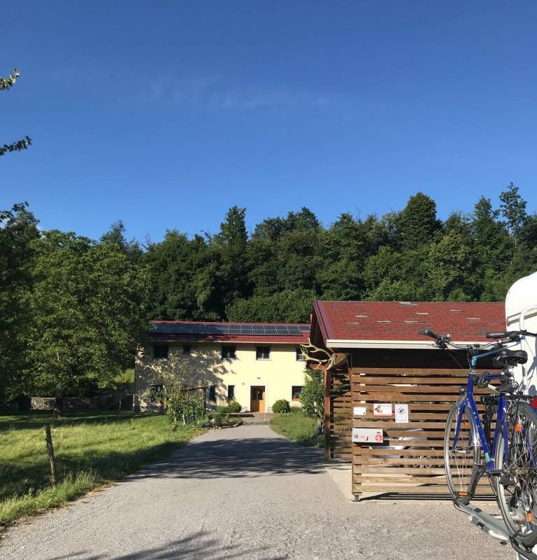 Idila Pod Nanosom — Campervan Site in Senožeče